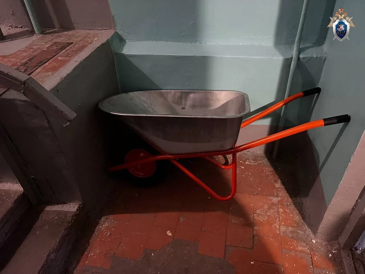 В Магнитогорске обнаружено тело, завёрнутое в ковёр, рядом с домом №9 на улице Завенягина.